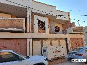 دار للبيع في الحلة - 300 م² / 975,000,000 IQD — صورة 3