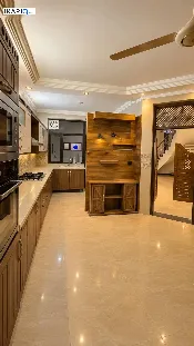دار للإيجار في الكرادة - 250 م² / 3,625,000 IQD — صورة 2