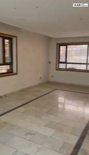 دار للإيجار في الكرادة - 90 م² / 650,000 IQD