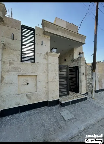 دار للإيجار في الكرادة - 135 م² / 1,250,000 IQD